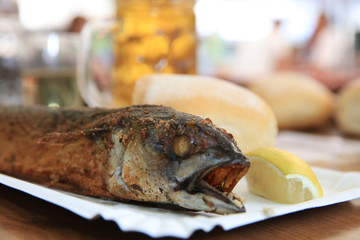 Steckerlfisch auf dem teller