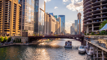 Chicago River on a beautiful day - CHICAGO, ILLINOIS - JUNE 12, 2019