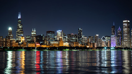 Obraz premium Chicago by night - amazing skyline - CHICAGO, ILLINOIS - JUNE 12, 2019