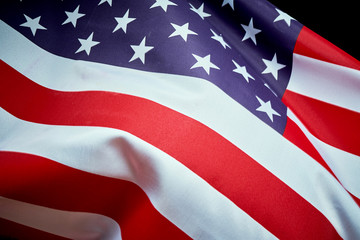 Obraz premium Flaga USA na wietrze w Dzień Niepodległości w Ameryce