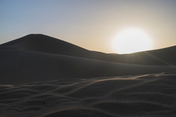 Fototapeta na wymiar Alba nel deserto
