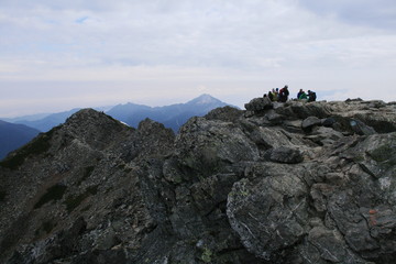 南アルプス　白峰三山テント縦走　北岳山頂の風景　甲斐駒ヶ岳遠景