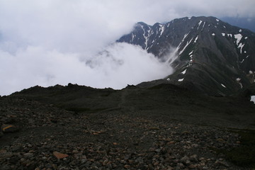 南アルプス　白峰三山テント縦走　間ノ岳から濃鳥岳を望む