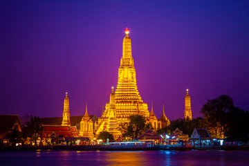 Fototapeta premium Wat Arun, symbol Bangkoku w Tajlandii.