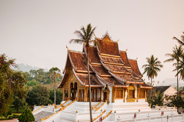 Obraz premium Luang Prabang Royal Palace Museum under coconut tree beautiful morning light