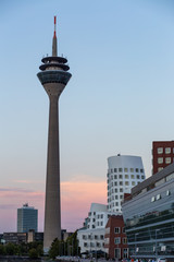 Obraz premium Sunset view on the Rheinturm in Düsseldorf