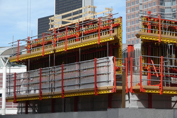 Baustelle an einem Hochhaus