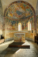 Chorraum in der Kirche San Nicolao, Giornico, Tessin, Schweiz