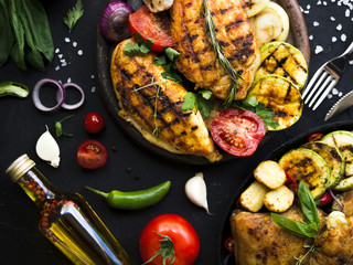 Grilled chicken breasts with vegetables