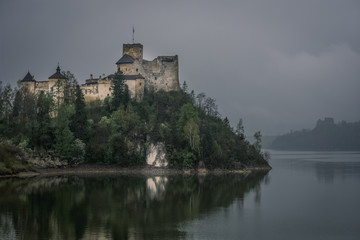 Fototapeta na wymiar View at Niedzica castle over Czorsztyn lake in polish Pieniny mountains. 