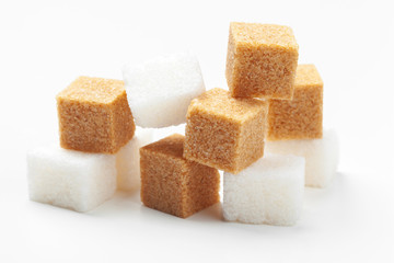 White refined sugar and brown unrefined sugar cubes