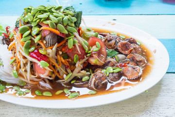 Papaya salad with blood cookle