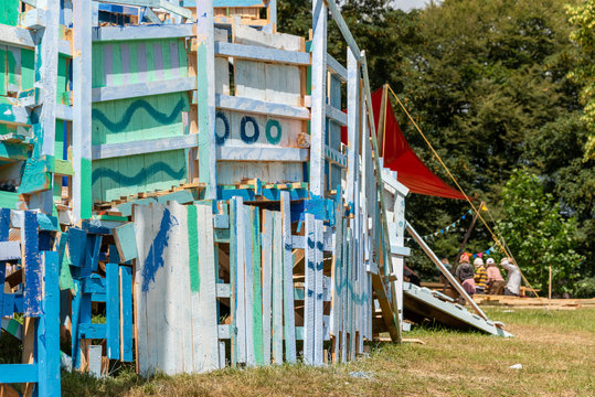 Kiel, Kieler Woche 2019, Spiellinie auf der Krusenkoppel, Motto "Ewiges Eis". Die Kunstwerke der Kinder k&ouml;nnen noch am 1. und 2.07. besichtigt und am 03.07. gegen eine Spende abgeholt werden.