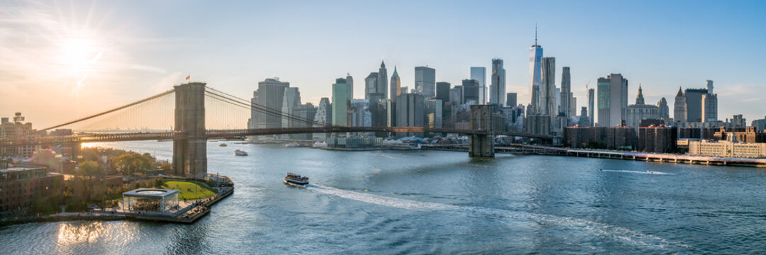 New York City skyline panorama at sunset with Brooklyn Bridge 