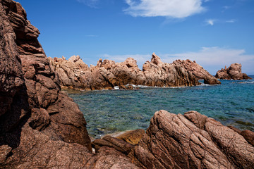 Fototapeta premium Rugged rock formation at a turquoise beach at La Sorgente, Costa Paradiso in Sardinia (Italy) with turquoise blue sea