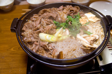 一家団欒　家庭ですき焼き