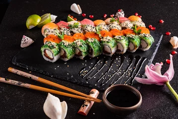 Deurstickers sushi op de zwarte achtergrond © Maksim Shebeko