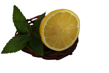  Lemon and mint are a true combination for good health.