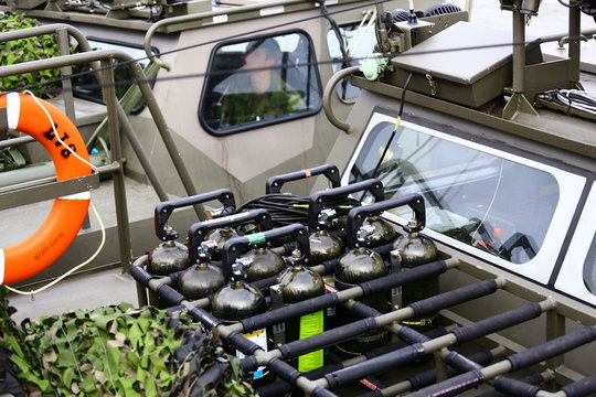 Air tubes for diving on military dive combat boat