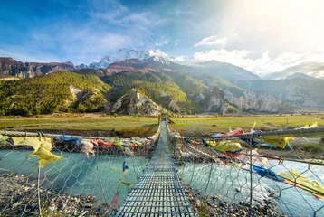 Photo sur Plexiglas Annapurna Suspension bridge with buddhist prayer flags