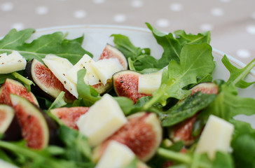 Fresh fig salad with pecorino and rocket leaves