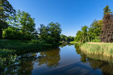 Schwanenteich im Schlosspark Putbus auf Rügen