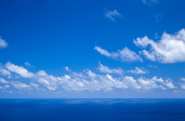 Obraz na płótnie Canvas clouds over ocean