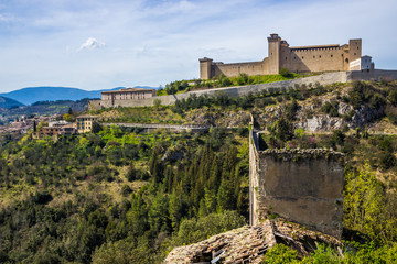 Fototapeta na wymiar castle on the hill in Spoleto in Umbria