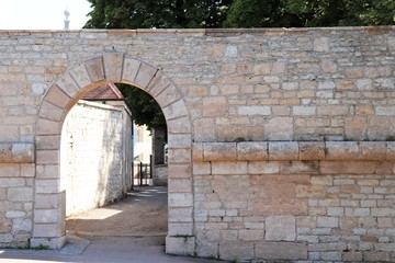 Fototapeta na wymiar Ville de Langres - Fortifications et chemin de ronde - Département de la Haute Marne
