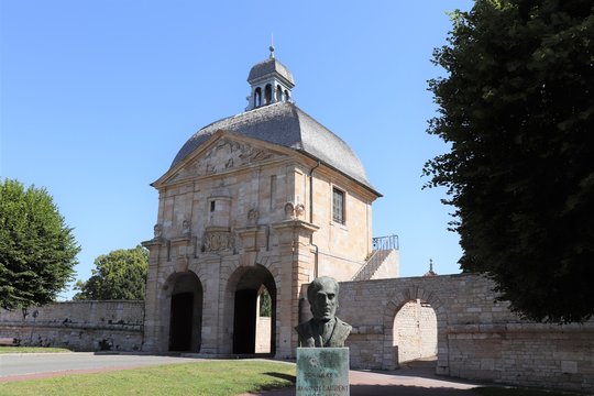 Ville de Langres - Fortifications et chemin de ronde - D&eacute;partement de la Haute Marne