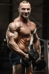 Obraz na płótnie Canvas muscular bodybuilder fitness men doing arms exercises in gym