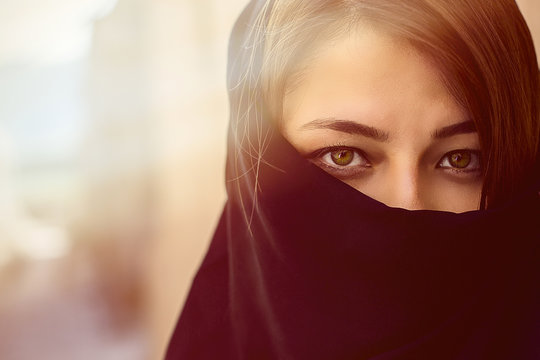 Beautiful eyes in hijab wallpapers deals