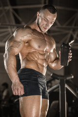Fototapeta na wymiar fitness man drinking water after workout