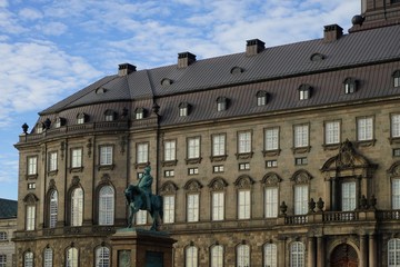 Fototapeta premium Frederik VII statue in front of Christiansborg Palace