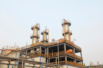 Distillation equipment and oil storage tank