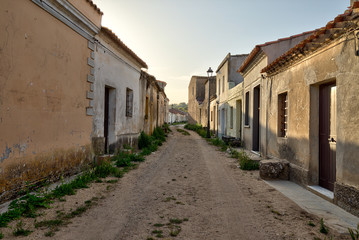 Fototapeta na wymiar Verlassene Stadt in Sardinien