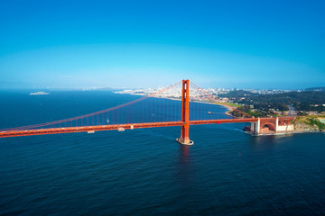 Fototapeta premium Aerial view of the Golden Gate Bridge in San Francisco, CA