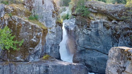 water find its way through the stone