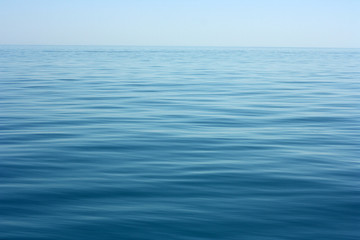 Abstract calm sea or ocean water surface background - obrazy, fototapety, plakaty