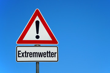 Extremwetter mit Achtung Schild