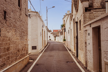 Fototapeta na wymiar Spectacular narrow street between ancient buildings