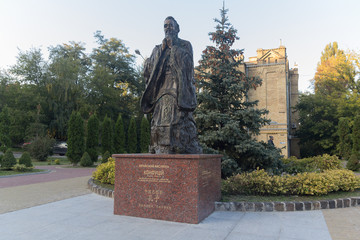  Monument to the Chinese philosopher to Confucius in the territory of the National Polytechnic University. Kiev, Ukraine