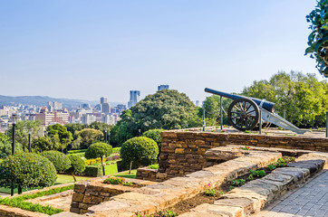 Fototapeta premium Terraced gardens of the Union Buildings with the historic naval gun and skyline of Pretoria