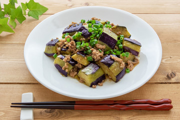 茄子とひき肉の炒め物