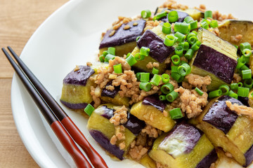 茄子とひき肉の炒め物
