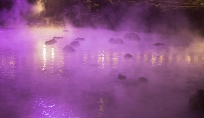 草津温泉　夜景　幻想的な湯畑