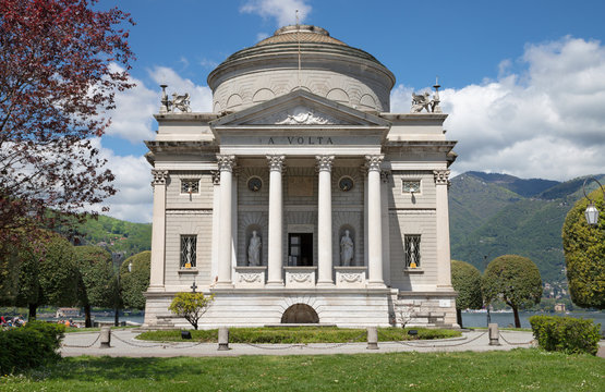 Como - The memorial of Alessandro Volta.