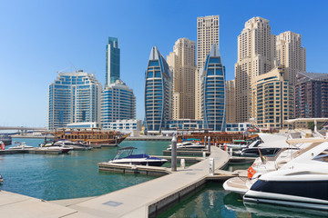 Fototapeta na wymiar Dubai - The promenade of Marina and the yachts.