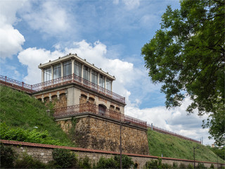 éléments extérieurs du réservoir d'eau de Montsouris à Paris