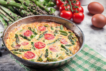 Frittata made of eggs, asparagus and tomatoes